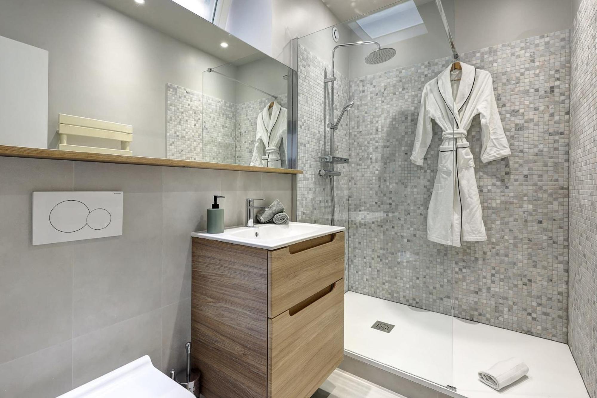 Champs-Elysees - 2Br With Balcony - Cityapartmentstay Париж Экстерьер фото